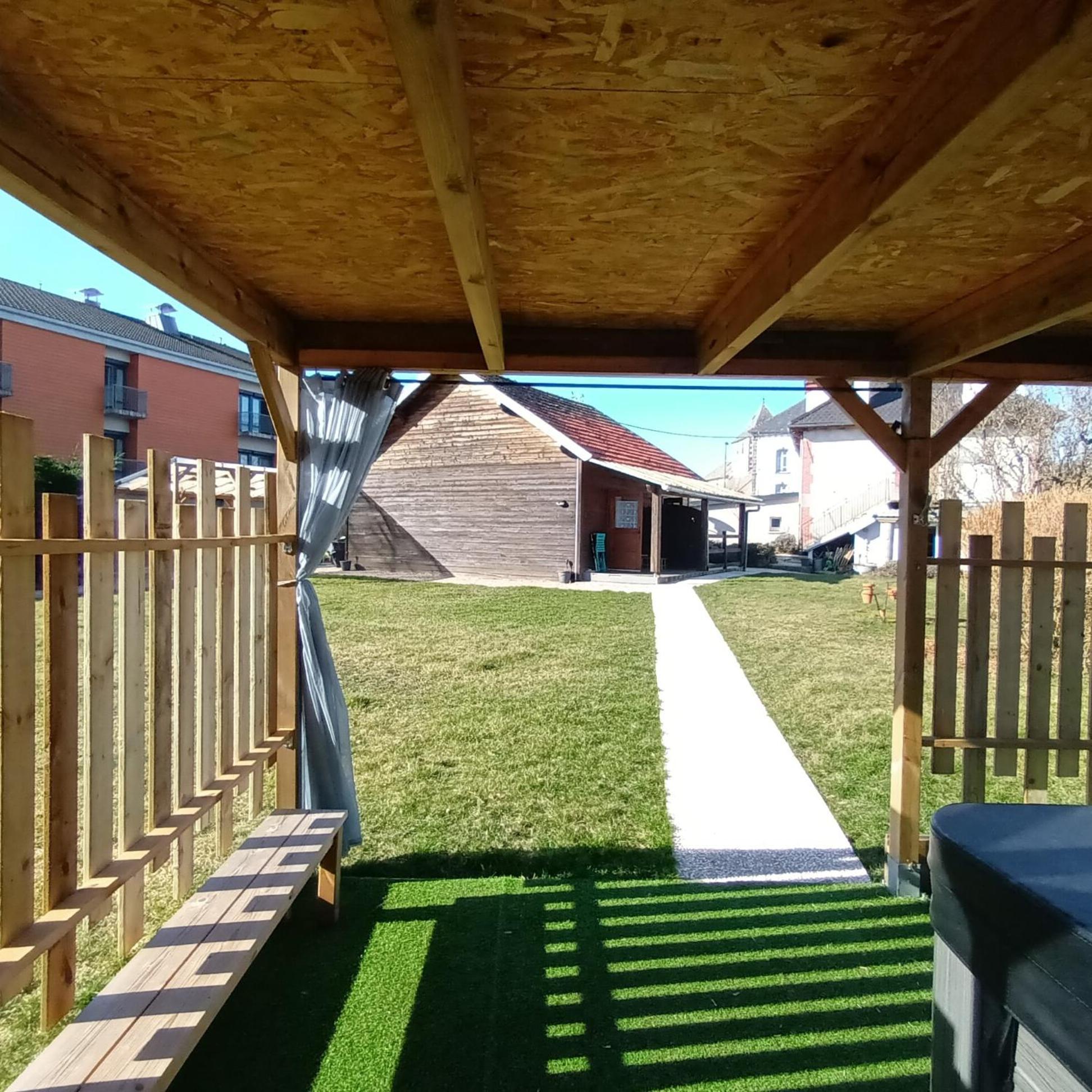 Le Miraillet, Gite Saint-Illide Екстер'єр фото
